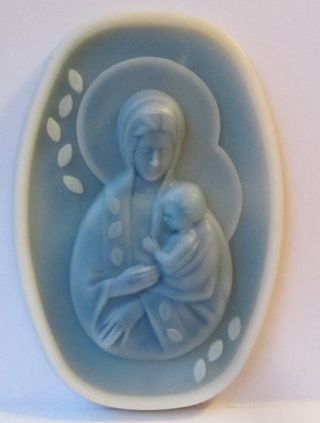 Vintage Madonna & Child Mother Mary & Baby Jesus Plastic Wall Plaque Decoration
