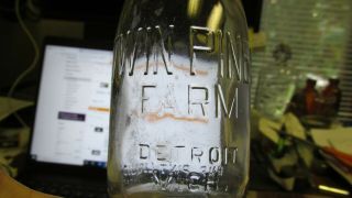 Detroit,  Mich.  Twin Pines Farm REHP Milk Bottle & matching cap MICHIGAN MI Dairy 2