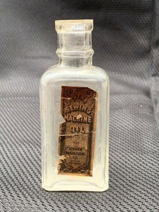 Antique Early Singer Sewing Machine Oil Advertising Glass Bottle Great Label