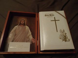 The Holy Bible - Presentation Bible - Wooden Box - Look