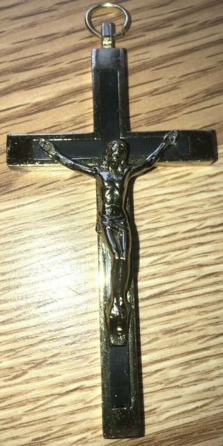 Vintage Jesus Christ On Cross Crucifix Metal Gold Tone Religious Necklace