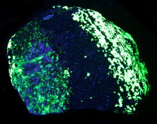 Green willemite,  hardystonite fluorescent minerals,  Franklin NJ 2
