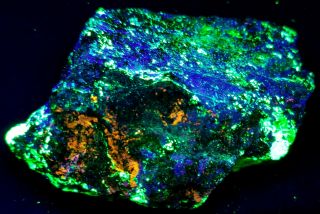 Franklin Nj Fluorescent Mineral - Purple Hardystonite - Clinohedrite - Willemite - Calci