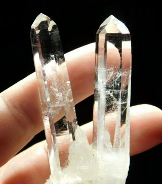 Two Perfect Points On This Very Translucent Quartz Crystal Twin Colombia 67gr