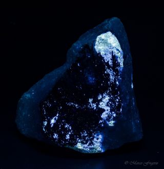 Fluorescent Scheelite,  Powellite Uv Sw Tungsten Mine Austria 74x58x50mm 193gr