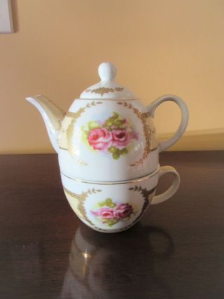 Pretty Royal Scotland,  Porcelain Teapot W/cup For One,  Red Roses And Gold
