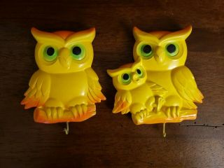 Set Of 2 Vintage Miller Chalkware Yellow Owl Wall Plaques W/ Hooks 1977 Kitchen