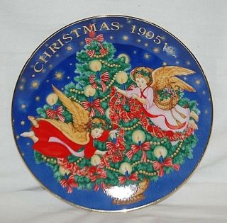 Old Vintage 1995 Avon Christmas Plate 22k Gold Trimming The Tree By Peggy Toole
