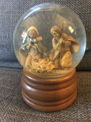 Roman Inc.  Nativity Snow Globe Music Box.  1989 “fontanini Figures” From Italy.