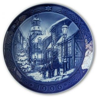 Royal Copenhagen Denmark Blue Christmas Plate 1996 - Lighting The Street Lamps