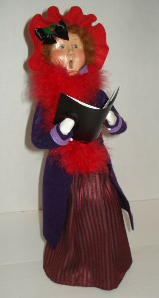 Vintage Byers Choice Caroler Lady Holding Music Red Hat And Boa 2004