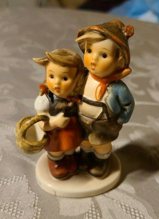 Goebel Hummel Porcelain Figurine " Surprise " ♡ 94 3/0 ♡ Fabulous