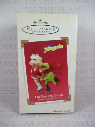 Hallmark 2003 On Frozen Pond Miss Piggy & Kermit Muppets Ornament