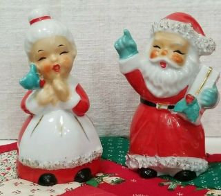 Vintage Christmas Santa & Mrs.  Claus Salt And Pepper Shakers