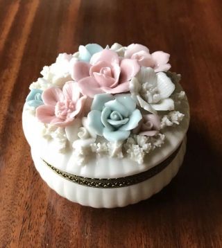 Vintage Hinged Ribbed Porcelain Vanity Trinket Box Jar Pastel Flower Petals