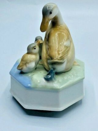Vintage Otagiri Mother Duck and Ducklings Porcelain Music Box Love Story 2
