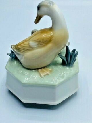 Vintage Otagiri Mother Duck and Ducklings Porcelain Music Box Love Story 3