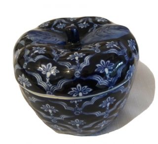 Bombay Company Blue White Porcelain Apple Jar Trinket Bowl With Lid Chinoiserie