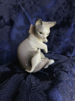 Lladro Porcelain Cat & Mouse 5236 Kitty With A Mouse On Tail Dasia 1984