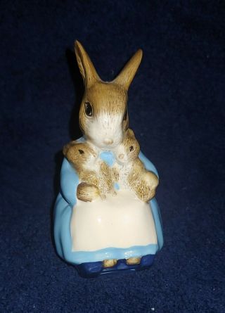 Royal Doulton Beatrix Potter Mrs.  Rabbit And Bunnies England Figurine Euc