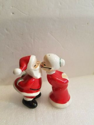 Vintage Christmas Kissing Santa & Mrs.  Claus Salt And Pepper Shakers Japan Inarco