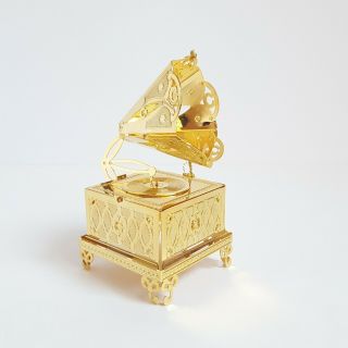 1997 Danbury 23k Gold Plated Christmas Ornament Phonograph