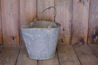 Vtg Primitive Farmhouse Galvanized Tin Metal Bucket Pail W/handle