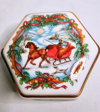 Vintage Heritage House Melodies Of Christmas Porcelain Music Box " Jingle Bells "
