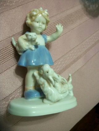 Small Unmarked Figurine Shirley Temple And Her Pets ?? 4.  5 " Tall No Damage