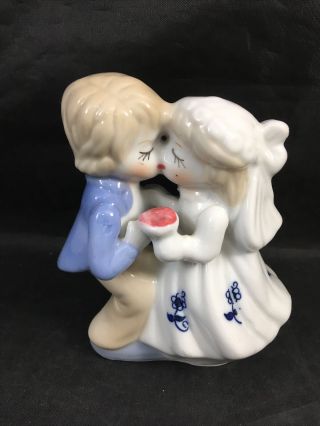 Kissing Couple Vintage Porcelain Figurine 4 " Marriage Love Wedding Shiah Yih