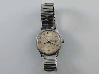 Vintage Timex - Auto Wristwatch,  Day/date Ss Back,  Water Resistant De20