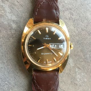 Vintage Timex Q Men’s Watch With Day/date England Dial Quartz Running 1977 Bin E