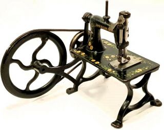 Antique & Rare American Gem Sewing Machine Circa 1879 Usa Daisies Model