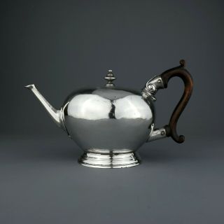 Rare Early Antique George Ii Solid Sterling Silver Bullet Teapot,  London 1734.