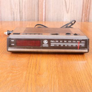 Vintage Ge General Electric Fm/am Digital Alarm Clock Radio Red Display 7 - 4624