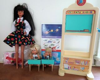 Vintage Rare Htf 1995 Mattel 16210 Teacher Barbie Doll Set W/ Blonde Kids