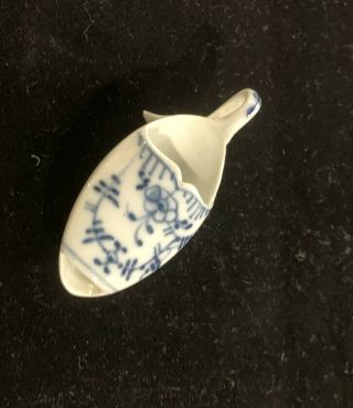 Antique Blue And White Floral Design Ceramic Medicine Spoon/ Invalid Feeder