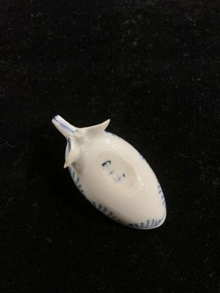 Antique Blue And White floral design ceramic medicine spoon/ invalid feeder 2