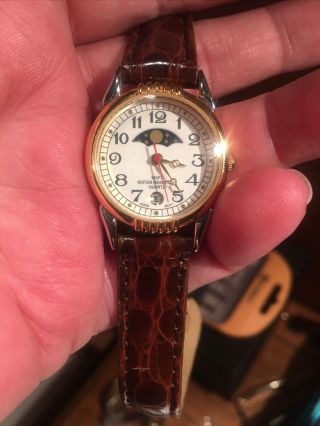 Ladies Moon Phase Watch,  Great Shape No Scratches Battery.
