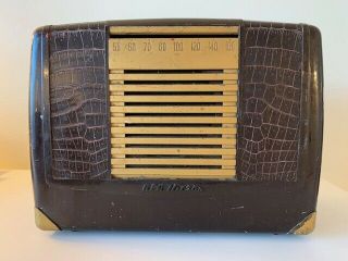 Antique Vintage Rca Victor Portable Am Tube Radio