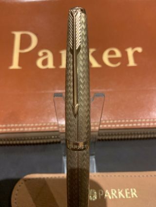 PARKER 61 PRESIDENTIAL 9CT SOLID GOLD FOUNTAIN PEN - RARE CHEVRON - STUNNING 2