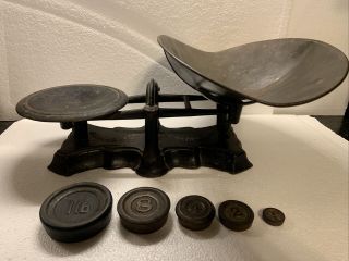 Antique Cast Iron Counter Top Balance Scale Reading Hardware Co.  With Weights