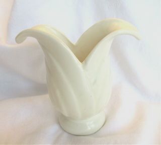 Vintage White/ivory Matte Pottery Tulip Vase Mid - Century Modernist Mcm 5 1/2 "