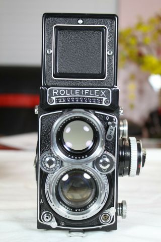 RARE - EX - Vintage Rolleiflex 2.  8 E TLR camera & Carl Zeis 80/2.  8 Planar & Case 3