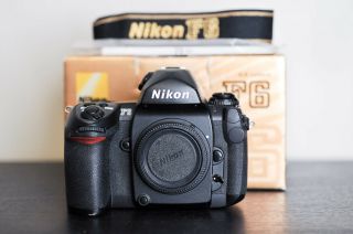 Nikon F6 35mm Slr Fx Film Camera - Us Model - Rare