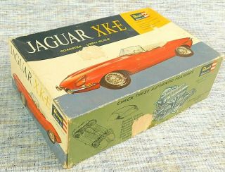 Vintage 1963 Revell Jaguar Xk - E Roaster 1/25 Scale Model Kit Open Not Assembled