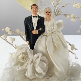 VINTAGE COAST NOVELTY PLASTIC BRIDE & GROOM CAKE TOPPER FIGURINES NETTING 1959 2