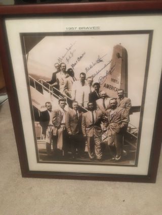 Very Rare 1957 Milwaukee Braves Team Signed B/w Photo Framed Psa/dna
