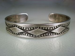 Rare Old C.  1940 Hand - Wrought Navajo Arts & Crafts Guild Stamped Silver Bracelet