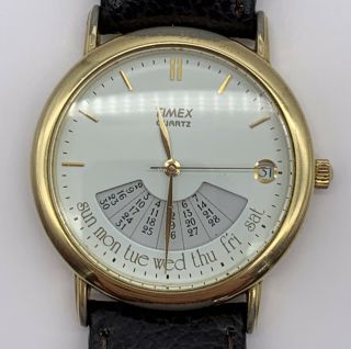 Unusual Rare Vintage Timex Mens Watch Day Date Dial 395la Calendar Retro Gents
